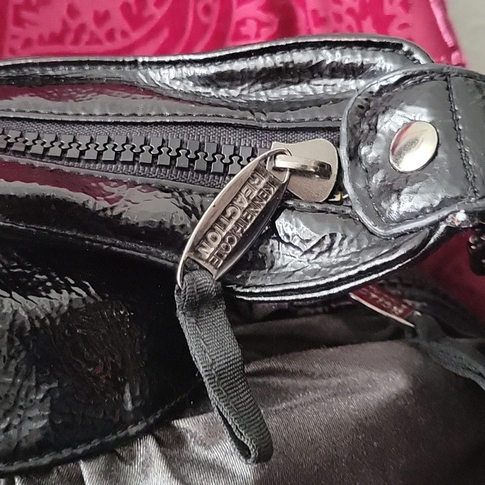 Reaction by Kenneth Cole crossbody - Picture 6 of 16